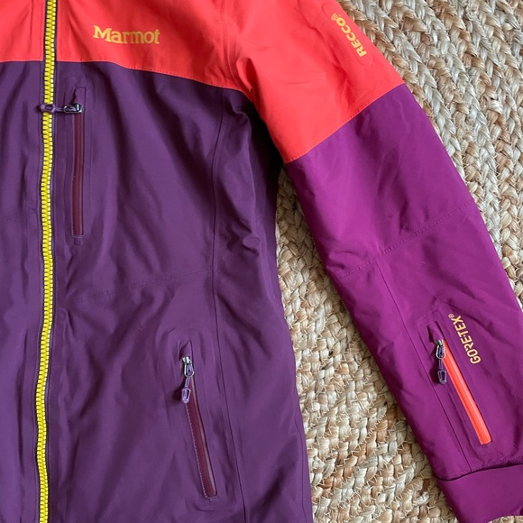 Tech ski jacket built for long days on the mountain. In excellent condition. - Picture 8 of 12